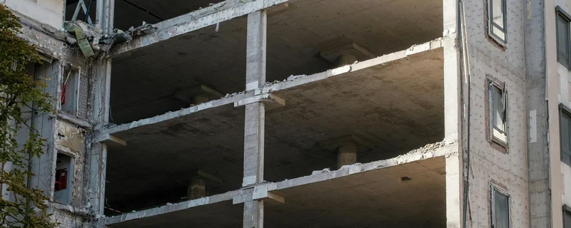 Abgerissene Fassade eines Gebäudes